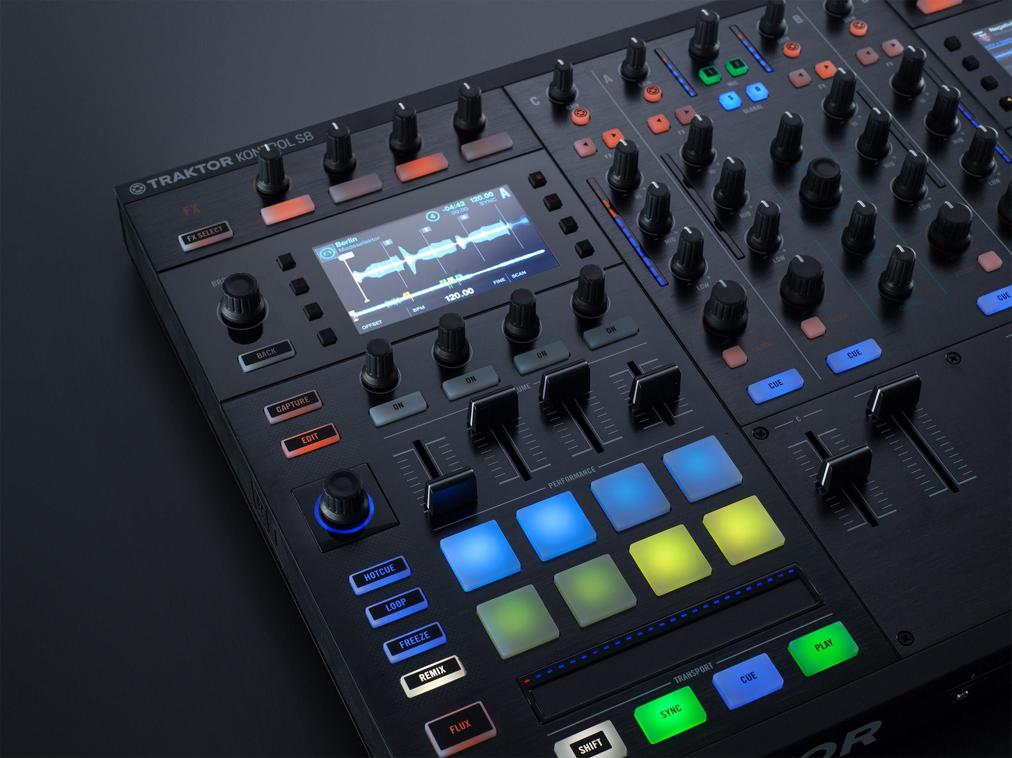 Traktor S8 Review (DJ Controller) - Final Scratch